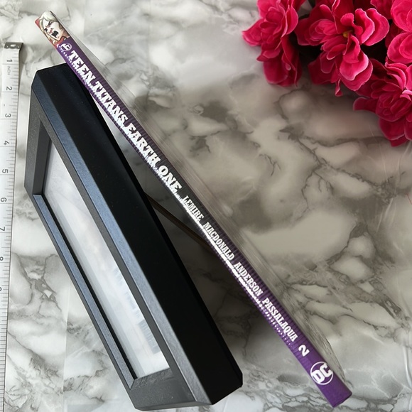 DC - Teen Titans - Earth One: Volume 2 - ISBN 978-1-4012-5906-8 - Picture 3 of 4